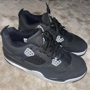 Skor i storlek 43 - Ny oanvänd 