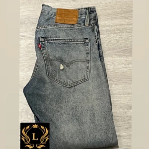 Levis Jeans!!!  - Ett par riktigt feta jeans, Från Levis! Skicket är 9/10 inga defekter ny pris 1.300 mitt pris är 349🙌 eller kom med andra prisförslag. (bara att skriva för mer info)