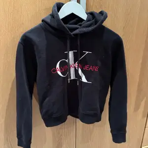 Säljer denna Calvin Klein hoodie 