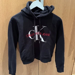 Calvin Klein hoodie  - Säljer denna Calvin Klein hoodie 