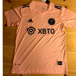 Inter Miami Messi Tröja - Säljer en Inter Miami tröja med Messi på ryggen helt oanvänd 22/23