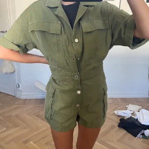 Jumpsuit Zara - Supersnygg jumpsuit storlek S, aldrig använd och prislapp kvar!
