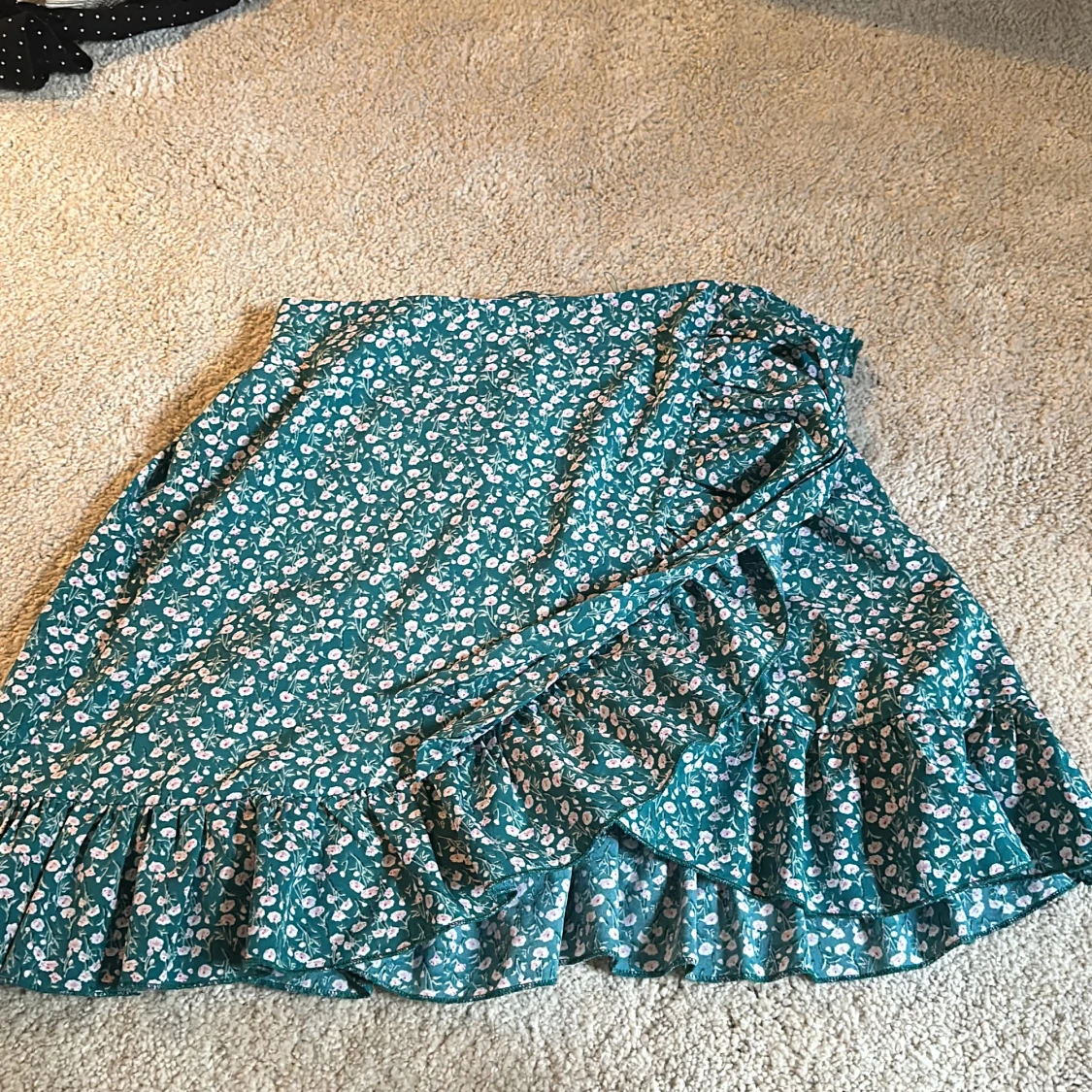 Grön möstrad omlottkjol