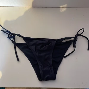 Bikinitrosor NAKD - Använda max 1 gång, marinblå, storlek L
