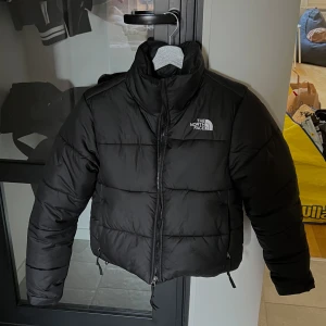 The north face jacka - 1996 retro nuptse dunjacka. I nyskick! Storlek xs-s. Nypris 3989 kr