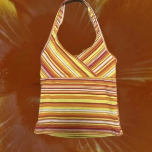 Halterneck topp - Köpt på vinted men den passade tyvärr inte