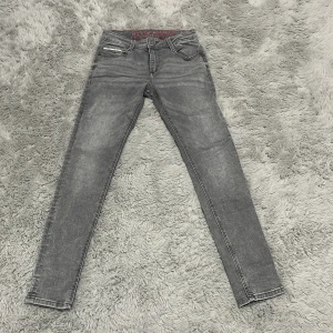Gråa jeans - Stl.152