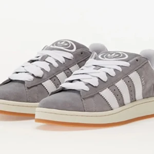 SÖKER ADDIDAS CAMPUS 00s - Söker Adidas campus 00s i storlek 39 eller 40 någon storlek där emmelllan så kontakta mig om du säljer kan funka i grå, svart, rosa och grön, röd. Kan kosta mer en 1000