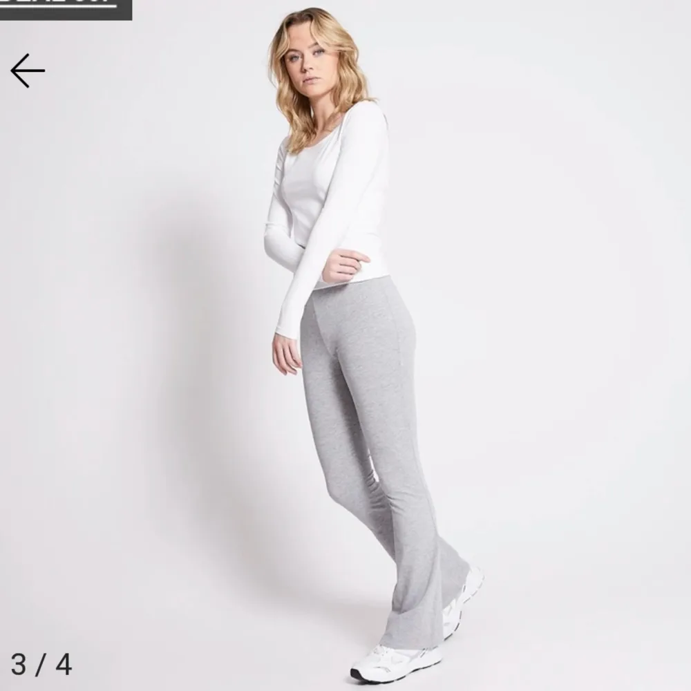Säljer dessa yoga byxor då de inte passar mig. Pris går att diskutera 💕. Jeans & Byxor.