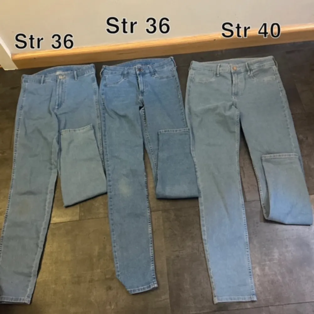 Tre stycken blåa jeans bra skick, alla för 50kr. Jeans & Byxor.