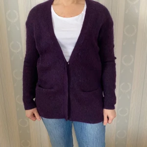 Stickad kofta - Stickad kofta i ull-mohair-blandning från tiger of sweden, strl xs men passar även s💕💕nyskick!