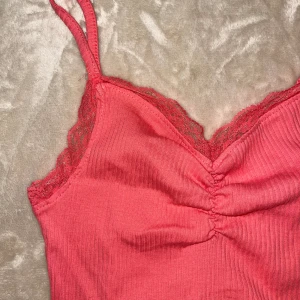 Linne / Topp - Aldrig använd 🩷