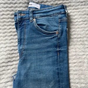 Zara jeans - Skinny jeans från zara. Dom är endast testade så i super fint skick. Dom säljs dock då de inte passar. Hör av er vid fler frågor! 💗De är köpta för ungefär 400 kr!