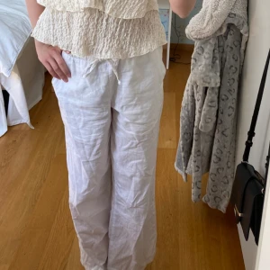 Vita linnebyxor - Jättesnygga linnebyxor i fint skick från Gina young. Perfekt för sommaren ⭐️