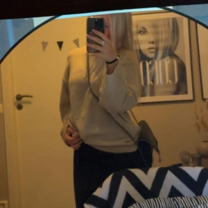 Beige stickad tröja - Beige stickad tröja storlek s, använd 2 ggr