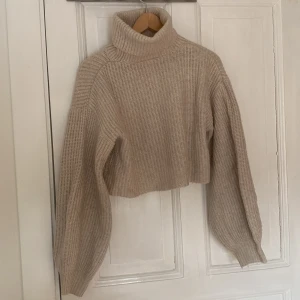 Tröja - Så fin stickad tröja. Är i bra skick. Storlek XXS men passar XS och S