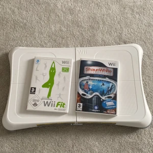 Bräda till wii  - Säljer denna brädan till ett wii, man får med två spel! Denna funkar till väldigt många roliga spel!