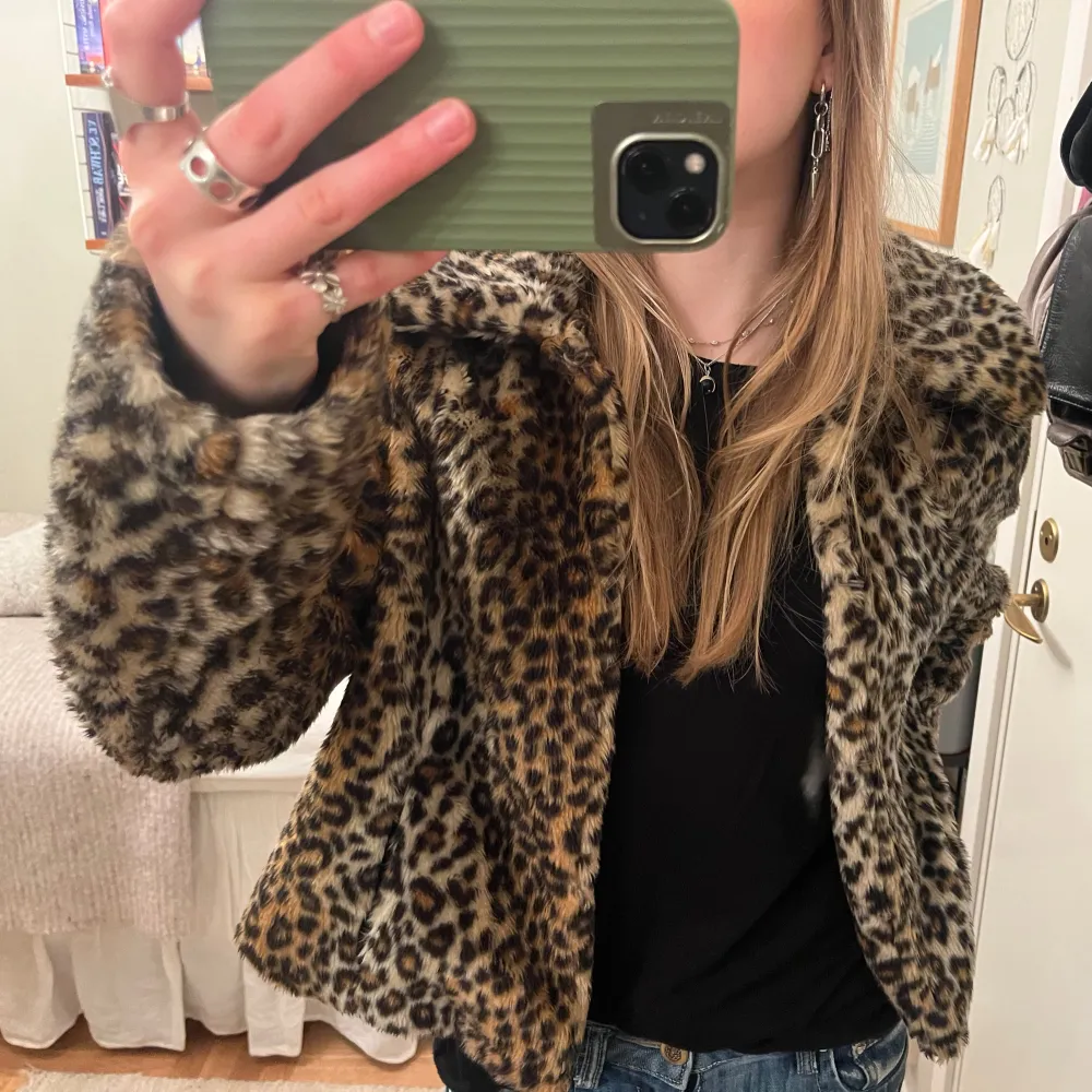 Sååå najs leopardjacka i fake päls💕💕perfekt nu till våren. Jackor.