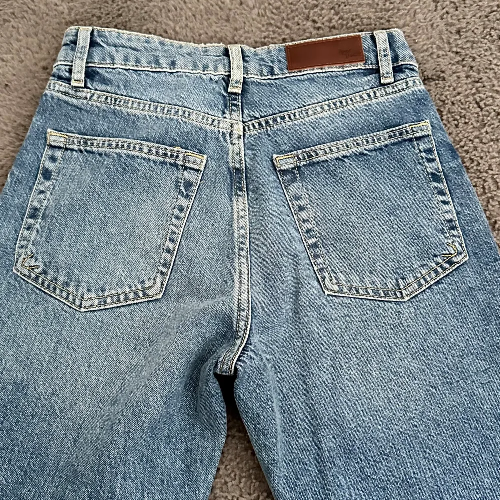 Jätte fina jeans, nästan aldrig använda, mycket fint Skick⭐️. Jeans & Byxor.