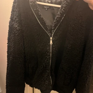 Teddyjacka - Från boohoo storlek M