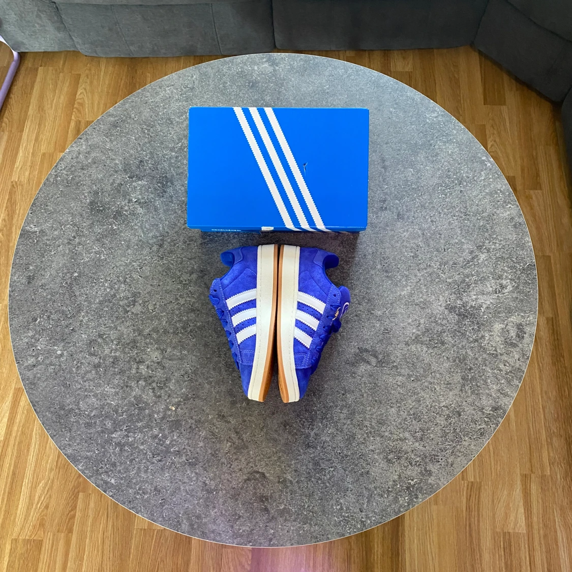 Blåa Adidas campus 00s - 90