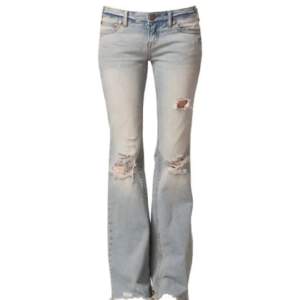 Söker dessa free people jeans. Kontakta mig om ni säljer mått och storlek kan diskuteras!❤️