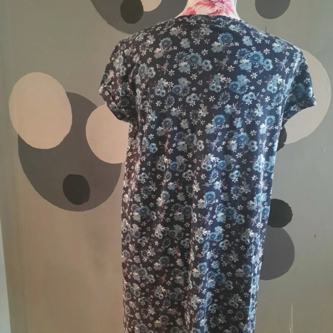 Blommig sommarklänning  - 90