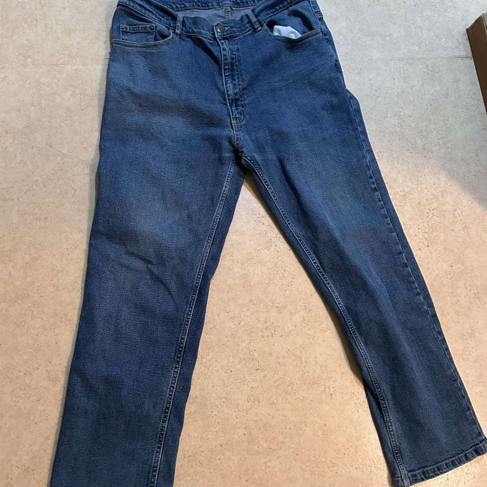Oanvända jeans från Straoup i storlek 34 😍bra skick👌. Jeans & Byxor.