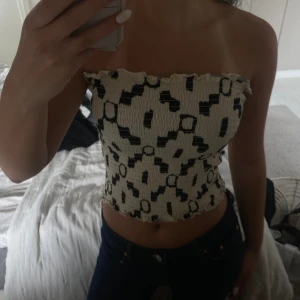 Topp  - Fin topp till sommaren! Använd många gånger men bra skick. Köparen står för frakt!