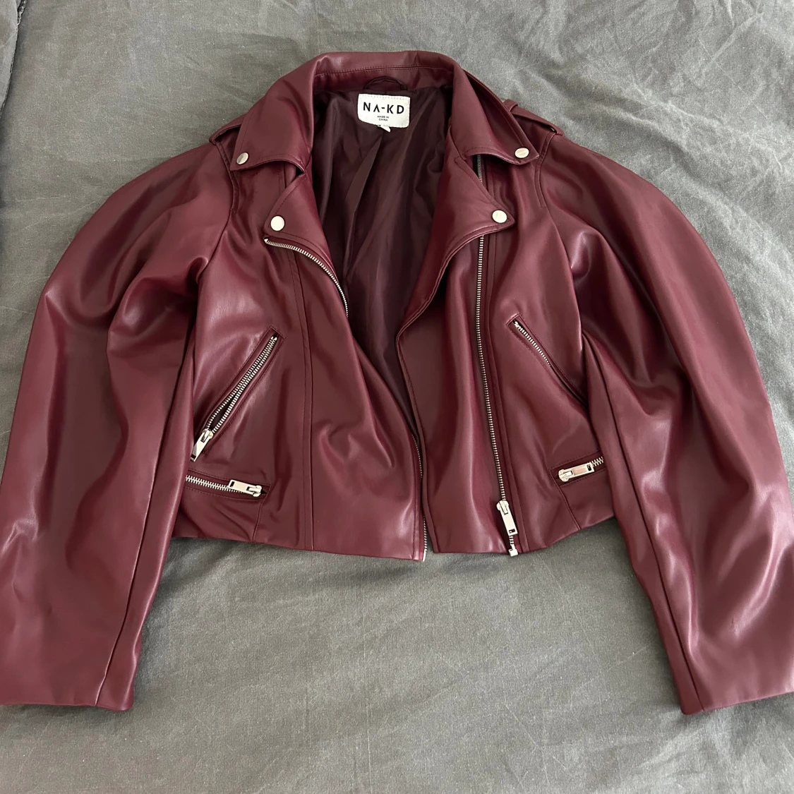 Röd skinnjacka  - 90