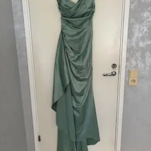 Elegant balklänning värde 5000
