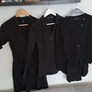Skjortor  - Dom två till vänter är från H&M stl 36 den till höger från bodyFlirt stl 40