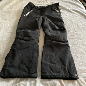 Överdragsbyxor  - Good condition.looks like new pant. Only used few times.