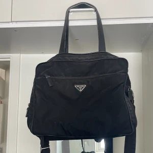 Prada väska vintage - Bra skick, kan gå ner i pris vid snabb affär
