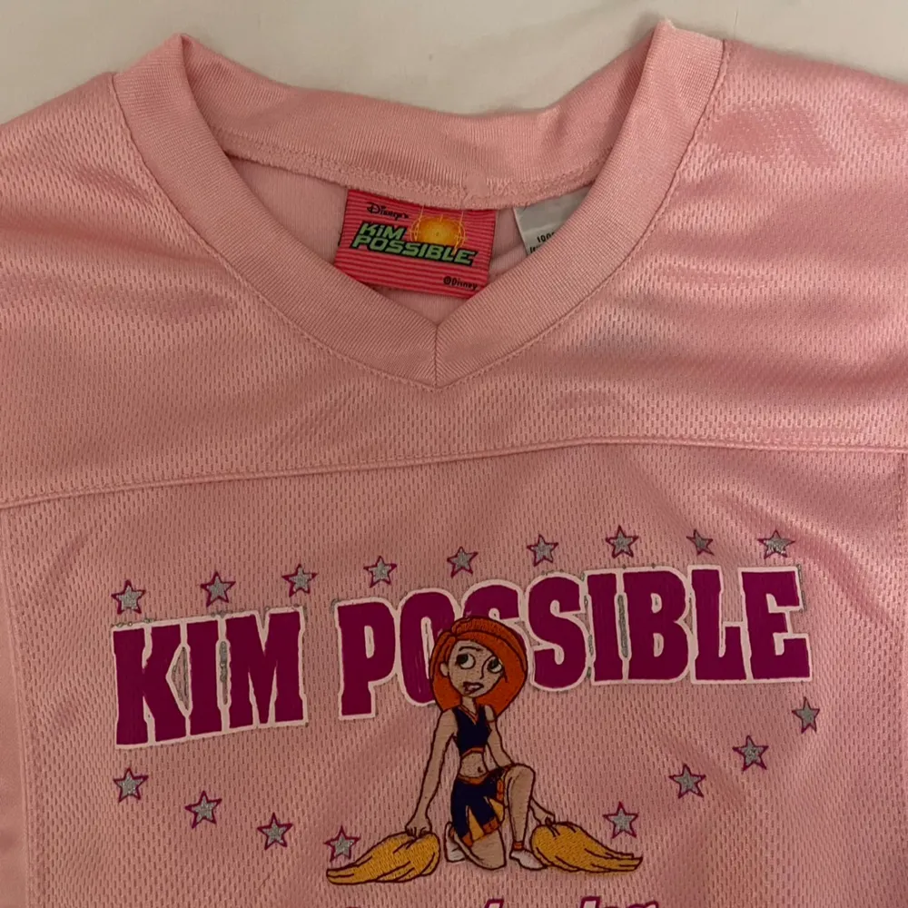 Jätte gullig original Kim possible t-shirt från Disney som inte Finn’s så måna av.  passa bra till ett träning pass eller till en vanlig dag. 🩷Skriv för att diskutera pris eller för mer bild🩷. T-shirts.