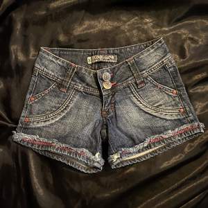 Shorts från Brasilien dem är från 2000 talet🫶🏻34cm tvärs över
