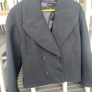 Zara - Mörkblå jacka, blazer från Zara. Storlek S. Sparsamt använd.