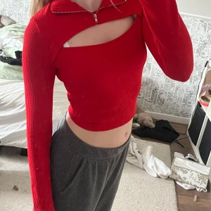 Ribbad långärmad tröja - Mycket bra skick. Knappt använd