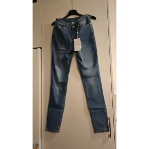 Jeans strl S Aldrig använda, ny med prislapp