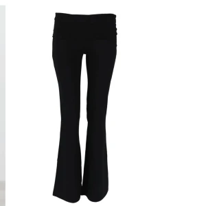 Yoga pants  - Svarta yoga pants från Gina tricot i storlek 38, har använt få tals gånger men är i jätte bra skick. Skriv för fler bilder och mått💗💗