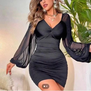 Svart festklänning  - Helt ny, aldrig använt den Storlek XL I nytt skick Pris 200kr