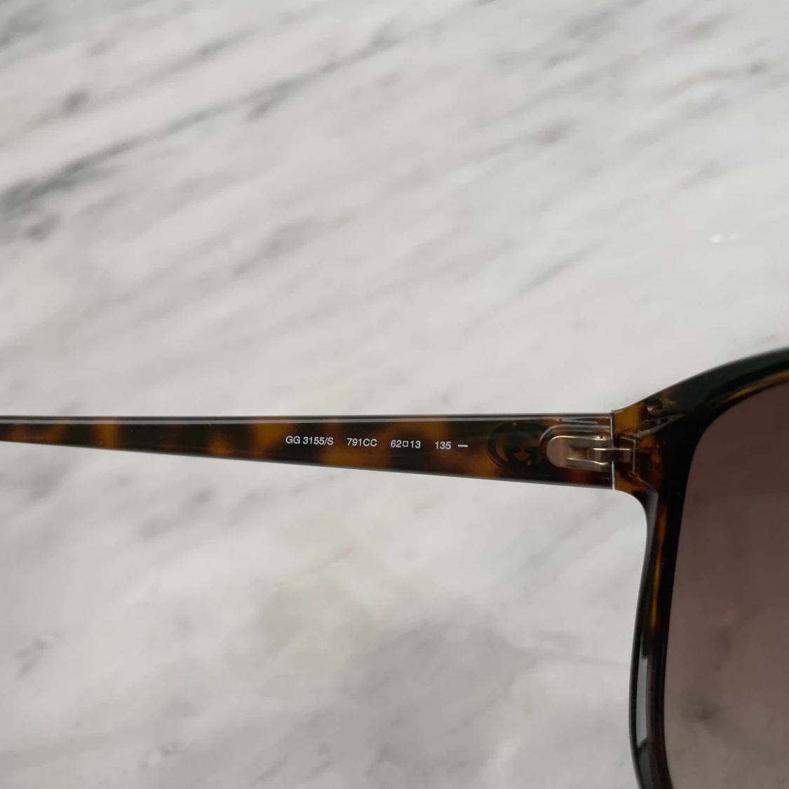 Fina Gucci solglasögon  - 93