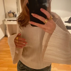 Blus - Jättefin långärmad blus i lyxig material💕💕 toppen skick