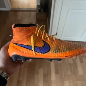 Magista Obra - Magista obra  MYCKET sällsynta  är lite slitna 