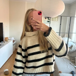 Zara jumper - Jättefin stickad jumper ifrån zara! Storlek s. Pris går att diskutera. Köpare står för frakt💕