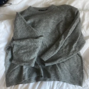 Stickad tröja  - Från lager 157! Använd en gång, säljer då jag har många liknande!