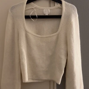 Stickad tröja  - Jätte bra skick aldrig använd💕