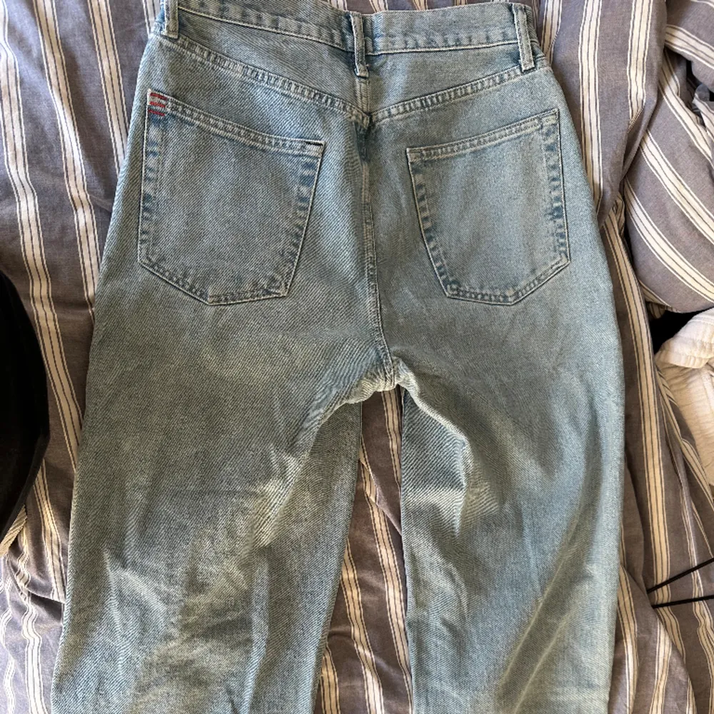 Hippes jeans från BDG Urban outfitters i väldigt bra skick, använda få gånger . Jeans & Byxor.