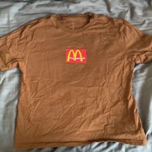 Travis scott tshirt - 10/10 använd 1 gång (Pandabuy)  Stor i storleken men passar både S och M utmärkt!