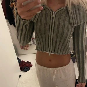 Topp - Säljer denna as coola kofta, jättesnygg och ha den som den är eller med ett linne/T-shirt under😍😍